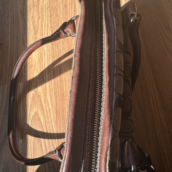 Coach - Picture 3 of 4